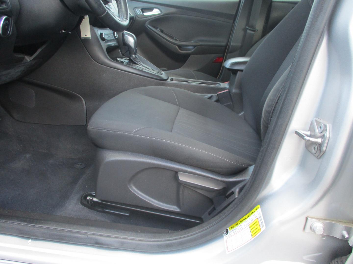 2016 SILVER Ford Focus (1FADP3F25GL) , AUTOMATIC transmission, located at 540a Delsea Drive, Sewell, NJ, 08080, (856) 589-6888, 39.752560, -75.111206 - Photo#12